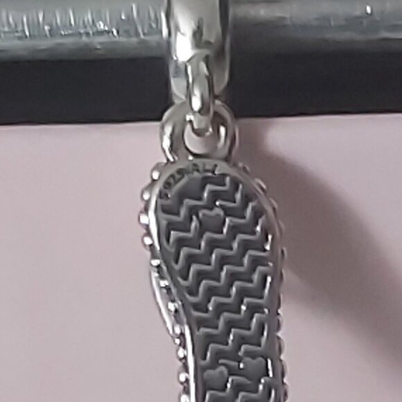 Authentic PANDORA Sterling Silver *Country Edition* Flip-flop Dangle 792197C01 - Picture 13 of 14